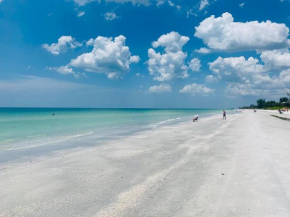 Tropical Indian Rocks Beach Suite A